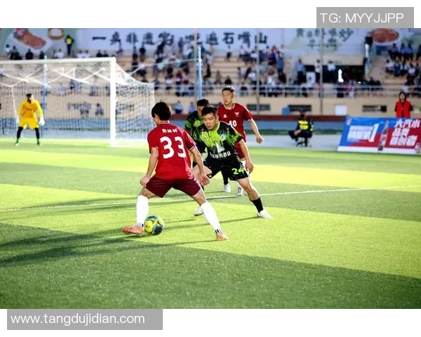 瘦脸足球明星的魅力与成就揭秘如何在绿茵场上闪耀光芒 瘦脸足球明星的魅力与成就揭秘如何在绿茵场上闪耀光芒