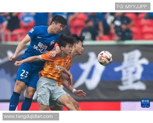 赛后分析:深圳足球队与武汉足球队在比赛中的灵活战术对比与启示 赛后分析:深圳足球队与武汉足球队在比赛中的灵活战术对比与启示