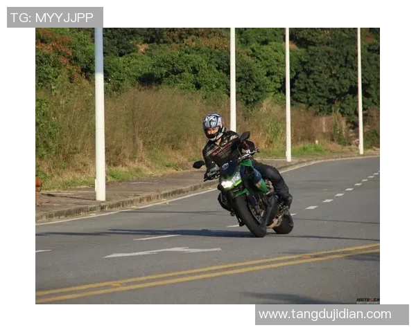 足球场上的兄弟情谊与梦想共舞的传奇故事 足球场上的兄弟情谊与梦想共舞的传奇故事