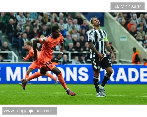 足球明星伤愈归来重返训练场展现强大斗志与拼搏精神 足球明星伤愈归来重返训练场展现强大斗志与拼搏精神