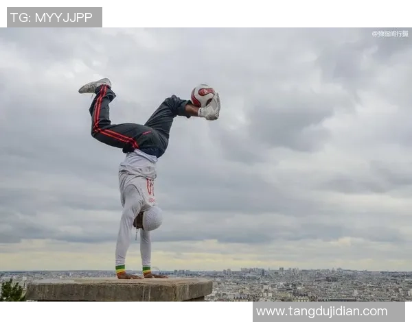 足球明星在巴黎街头的时尚瞬间与独特风格展现 足球明星在巴黎街头的时尚瞬间与独特风格展现