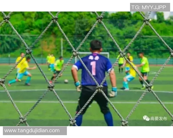 足球明星拍手瞬间精彩合集展现球场魅力与激情的完美时刻 足球明星拍手瞬间精彩合集展现球场魅力与激情的完美时刻