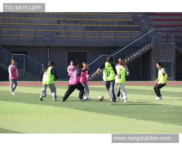 重庆再无足球明星大赛引发热议球迷期待新赛事重燃激情与梦想